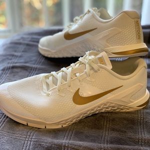 Nike Metcon 4 Champagne (Never Worn)